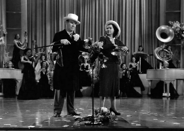Sing, Baby, Sing fotoğrafı