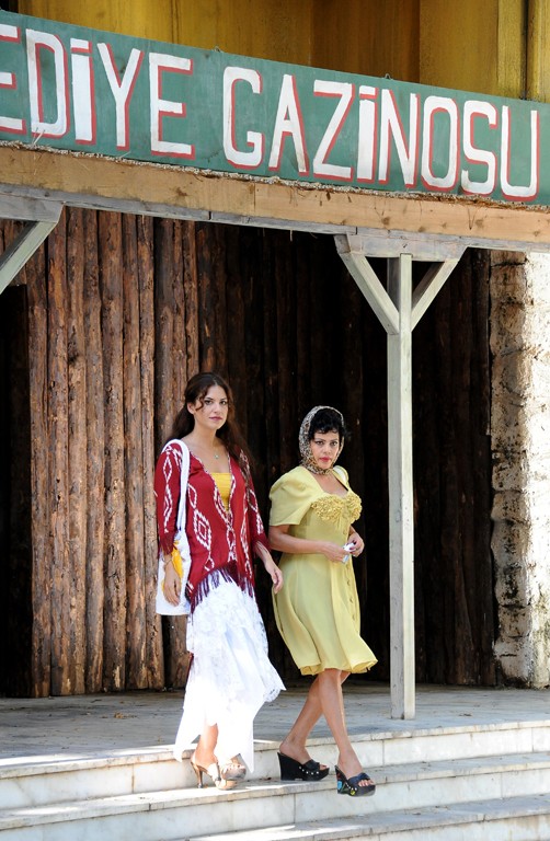 Uzaklarda Arama Fotoğrafı
