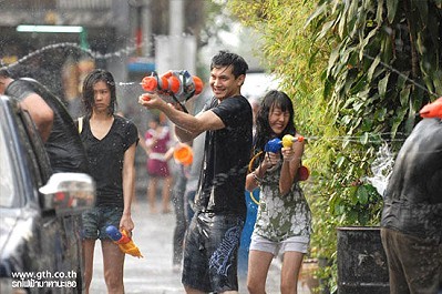 Bangkok Trafiğinde Aşk Fotoğrafı