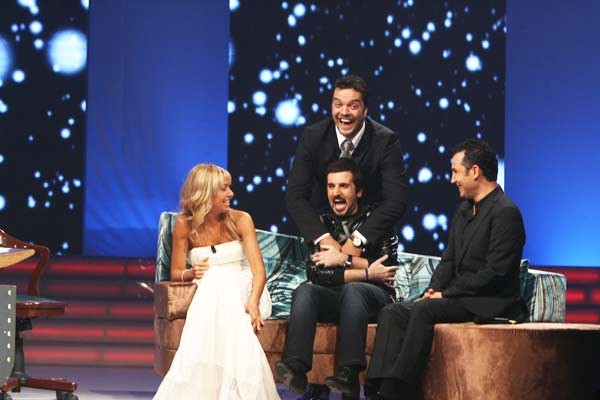 Beyaz Show Fotoğrafı