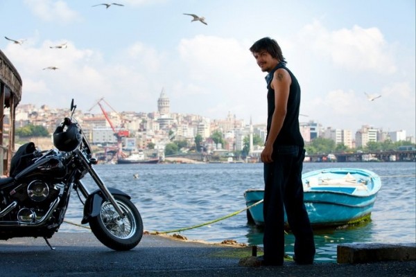 Aşk Tesadüfleri Sever Fotoğrafı